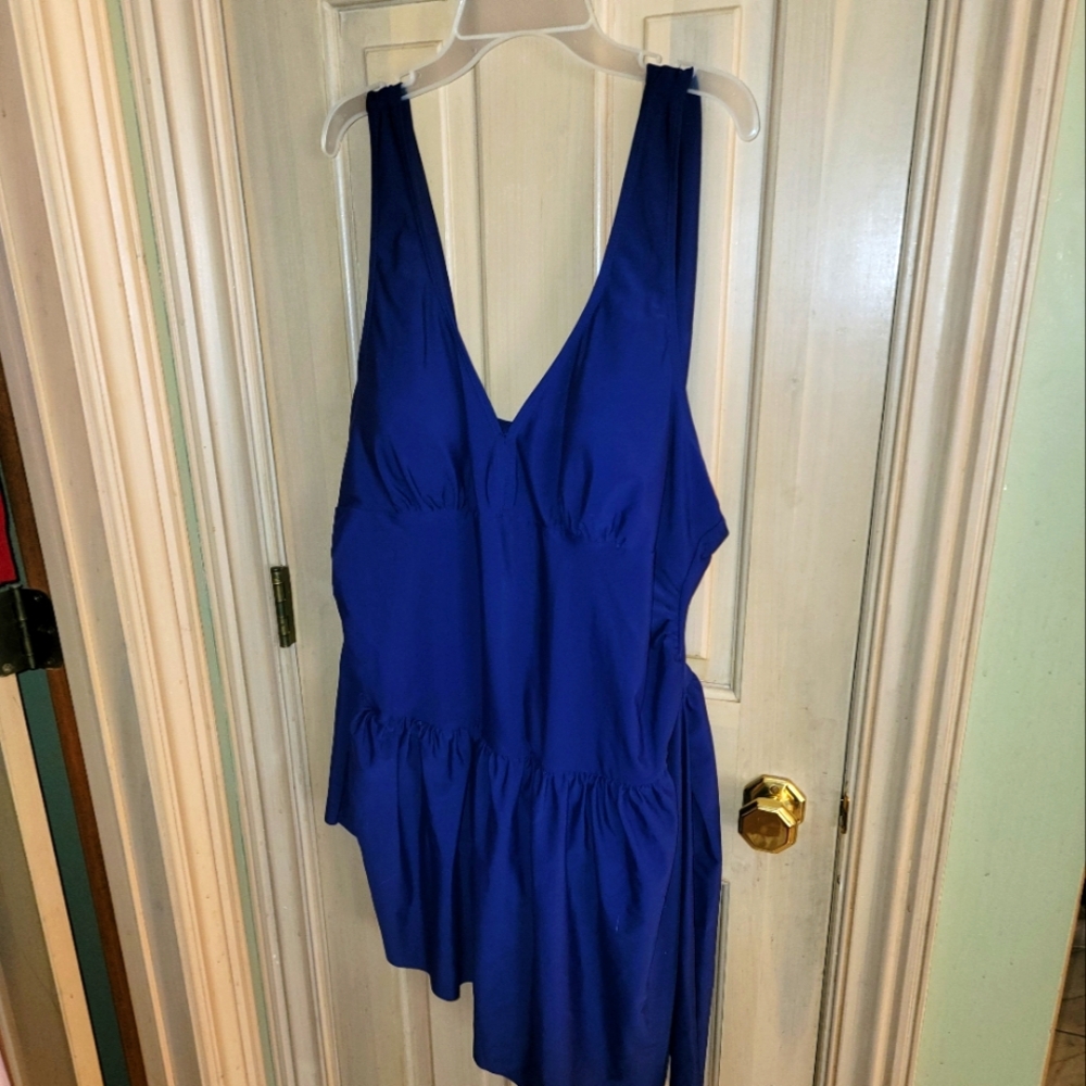 NWOT Womens plus sz 3X 1 piece swimsuit swim dress